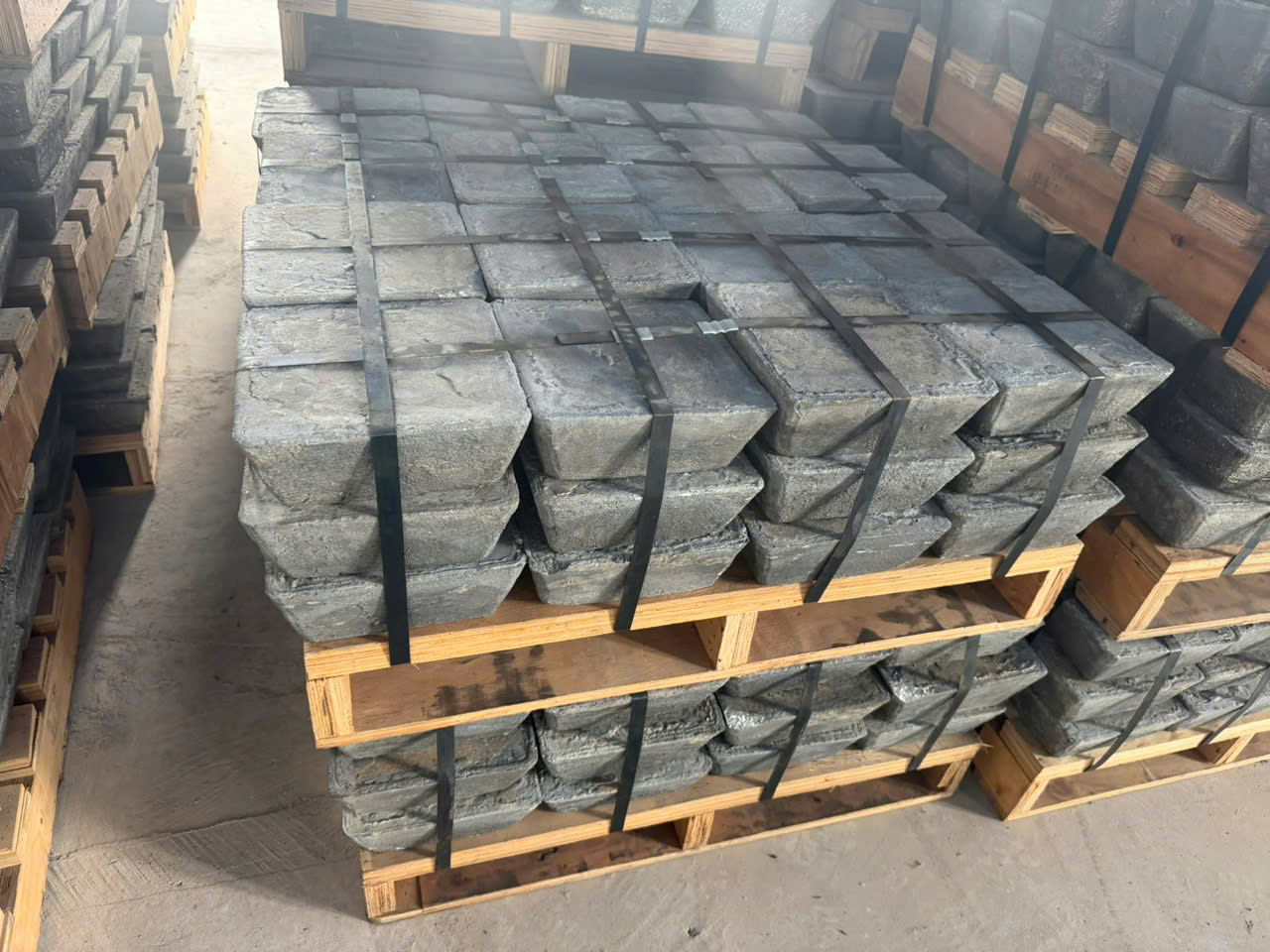 Antimony metal ingots, Sb 99.65 percent, strapped on export pallets